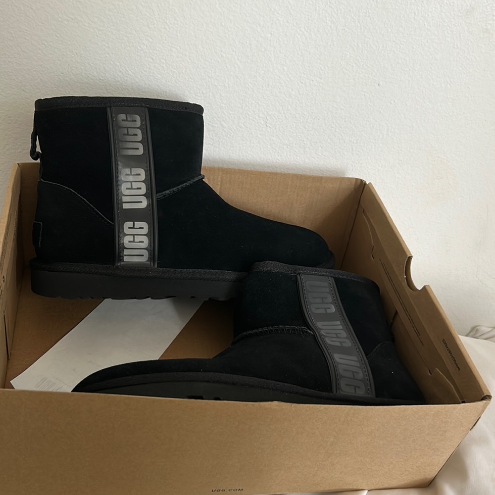 Ugg new black size 8